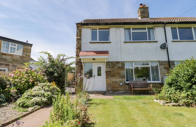 SEA CHANGE, pet friendly, with open fire in Whitby