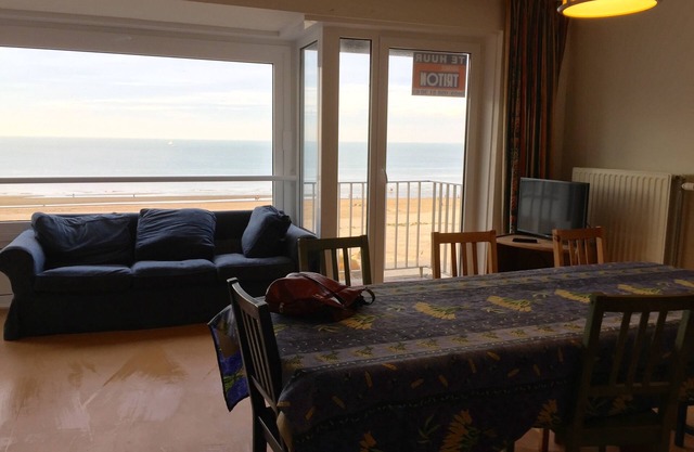 Sea dike apartment
