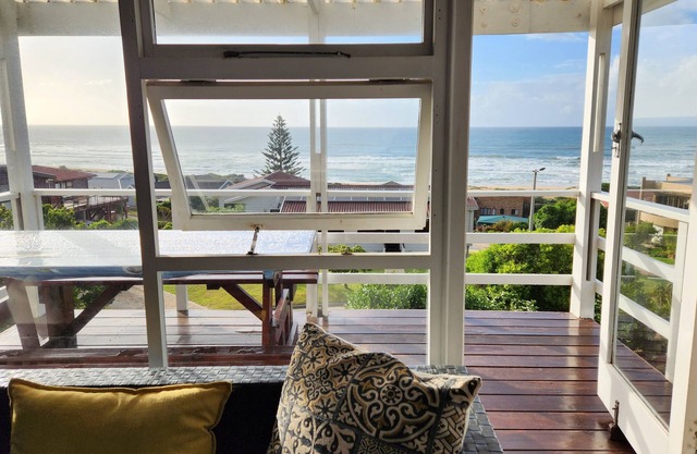 SEA SIDE HOLIDAY 50 METERS FROM THE BEACH IN GARDEN ROUTE OF S A