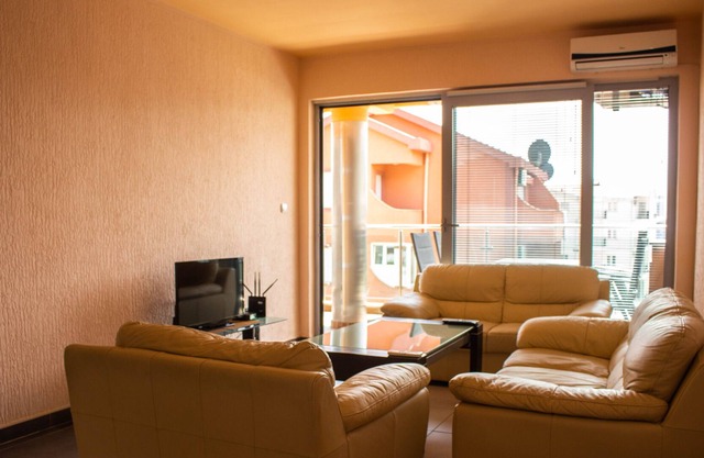 Sea Side Luxury Apartment Located Close To The Beach