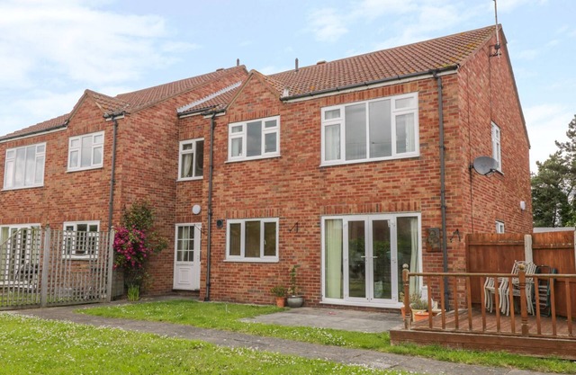 SEA-U-SOON, pet friendly, country holiday cottage in Runswick Bay