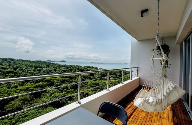 Sea view luxurious apartment near from the city
