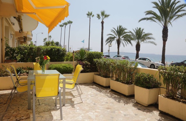 Sea view, Beach-Front Cannes Apart, Central, 2 Bed/2 Bath,A/C,Parking, Wifi