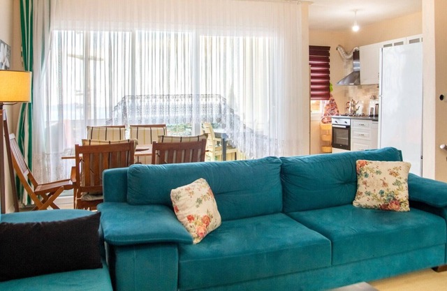Sea View Flat w Terrace 5 min to Beach in Izmir