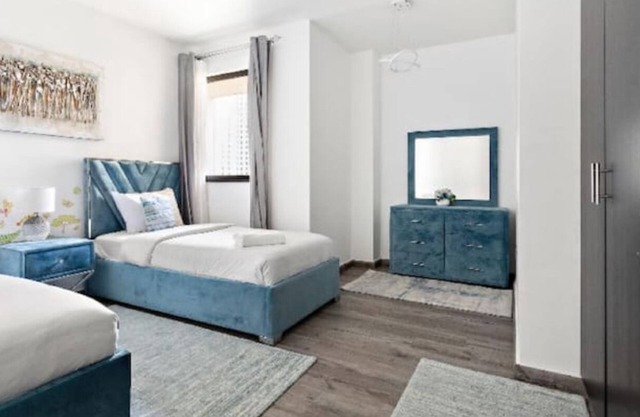 Sea view- Fully upgraded 4 bedroom, Jumeirah Beach