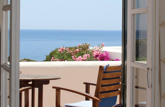 Sea view Villa, 8 pax, free wifi and big common pool