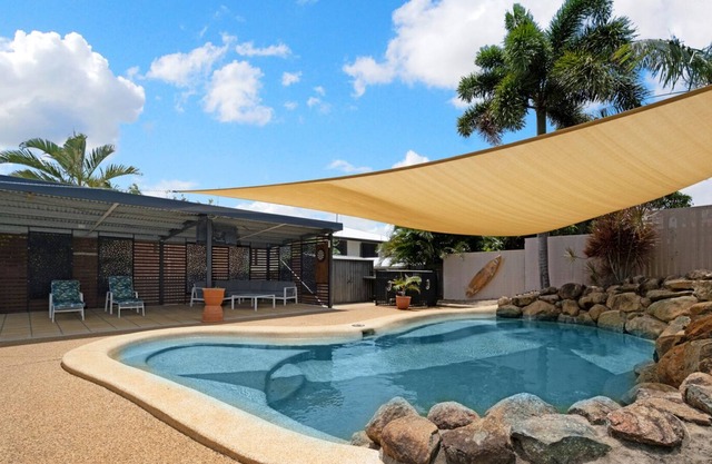 Sea views & resort style pool - just 500m to beach