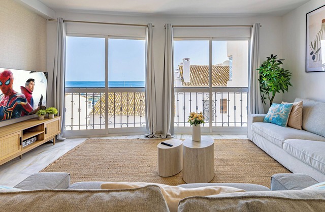 SEA VIEWS + WITHIN WALKING DISTANCE OF ALL THE ACTION IN LUXURIOUS PUERTO BANUS