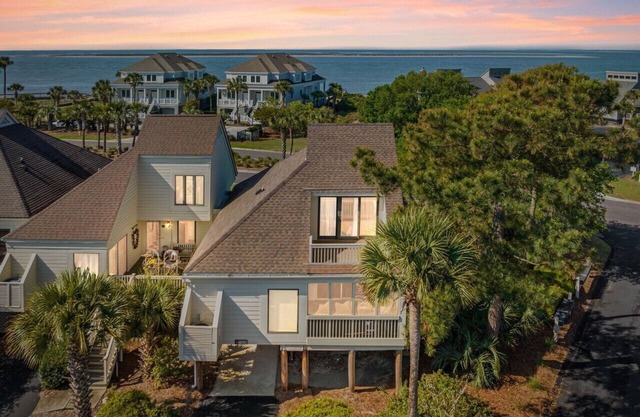 Seabrook Exclusives | 706 Spinnaker Beach