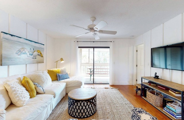 Seabrook Exclusives | 2066 Marsh Walk