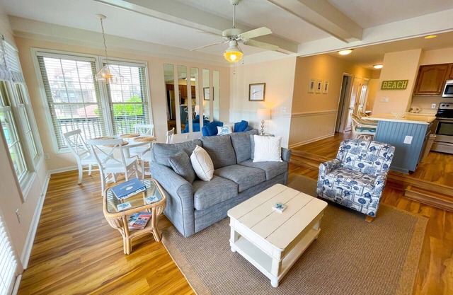SeaChelle Cottage, Ocean Reef 14-B-1, Oceanside condo in Emerald Isle