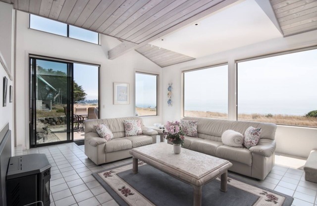 Seafront 3 Bedroom Home by RedAwning