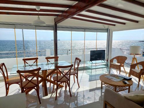 Seafront Panorama Penthouse