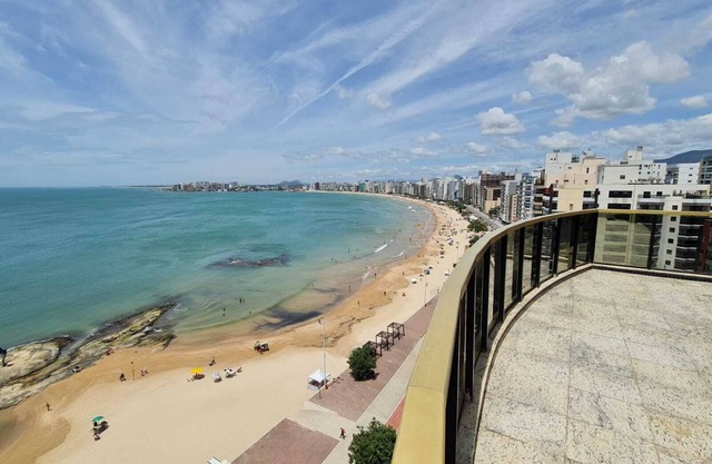 Seafront penthouse with 4 suites, pool and barbecue area