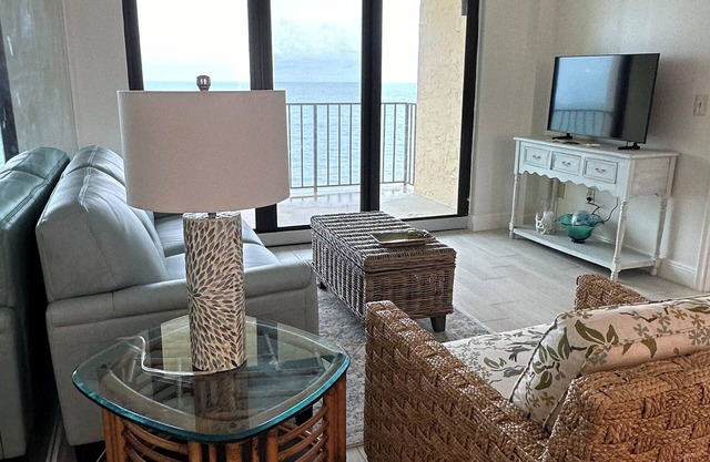 Seaglass Dream! Stunning 2-bedroom designer penthouse condo, Hutchinson Island.
