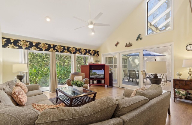 SeaPines, Updated, Walk to the Beach Club, Pet friendly, Two free bikes