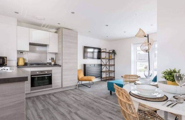 Seas the Day - Moments from Hamworthy Beach