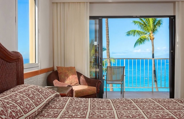 Seaside Accommodations! Minutes Away from Blue Hawaiian Helicopter, Pool