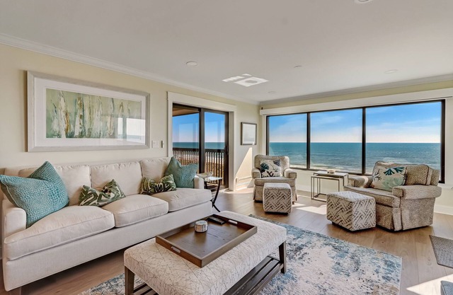 Seaside Elegance: Oceanfront Sunrise Splendor