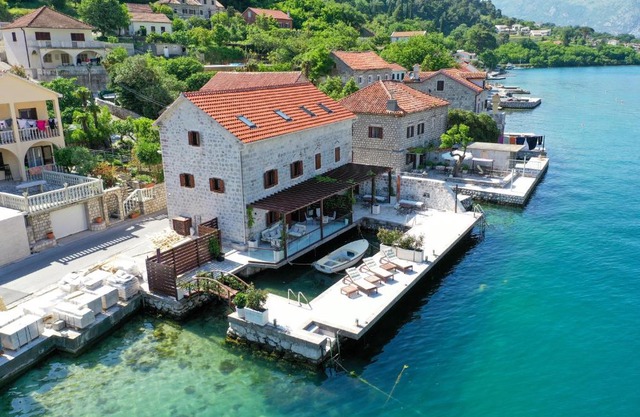 SEASIDE HOUSE KOTOR