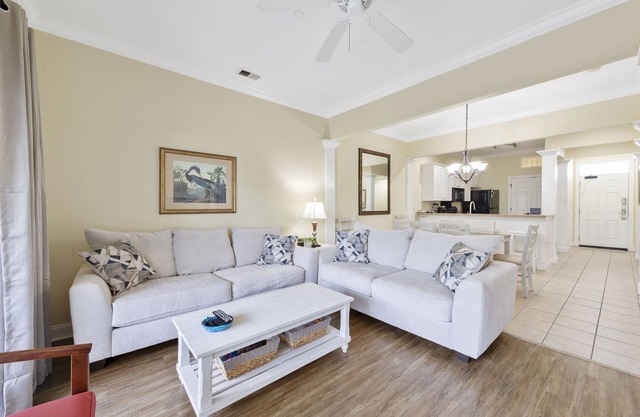 Seaside Inn 1 bedroom condo w/Kitchen and Balcony