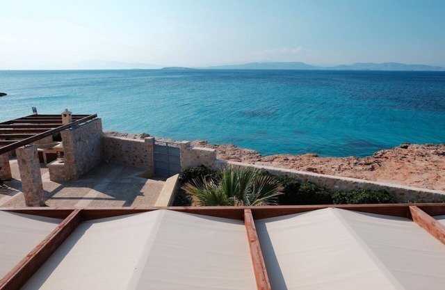 Seaside Luxury Villa & Pool