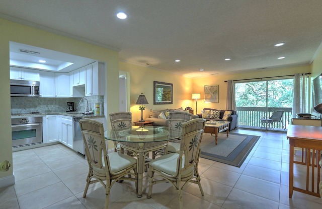 Seaside Oasis: Updated Villa. Close To Beach, Salty Dog. And South Beach Marina