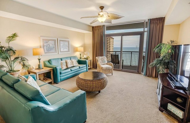 Seaside Serendipity: 3 Bedroom Beachfront Condo