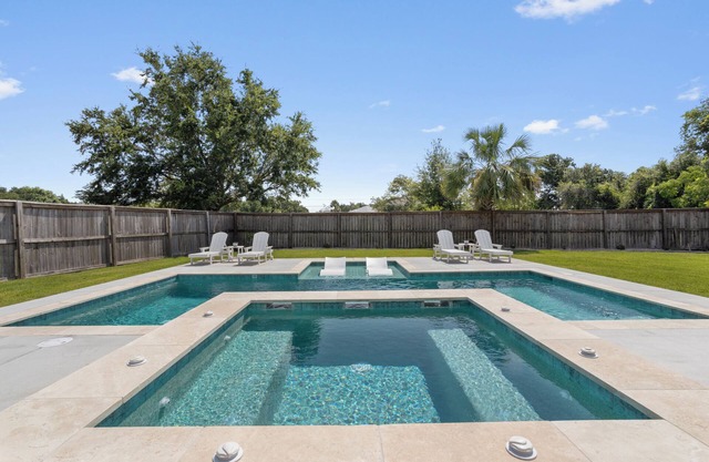 Seaside Serenity: Pool, Hot tub, Grill, Games & so much more!