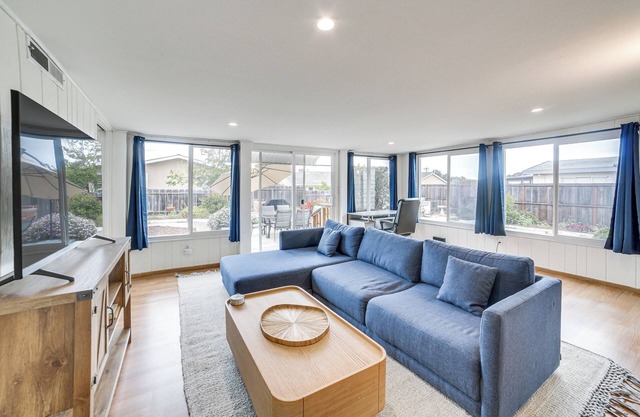 Seaside Vacation Rental w/Patio Near Monterey Bay