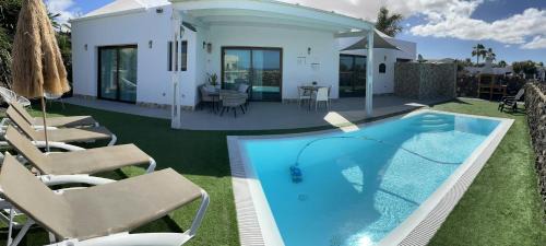 Seaside Villa in El Roque (El Cotillo) with Private Pool