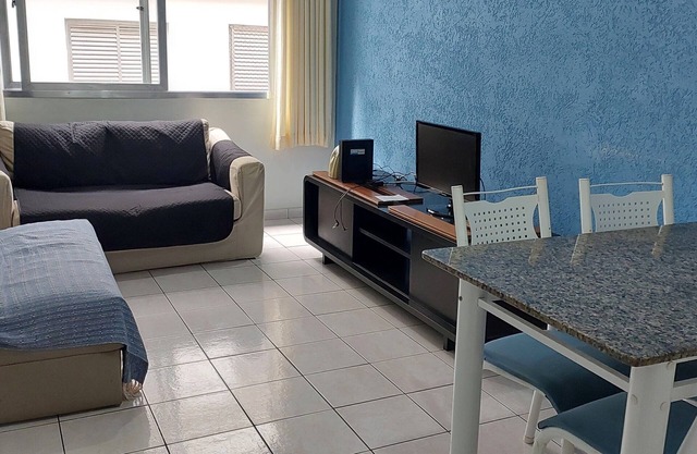 SEASONAL APARTMENT IN GUARUJÁ ENSEADA - 10 MINUTES WALK FROM THE SEA - 2 BEDROOMS/GARAGE/WI FI