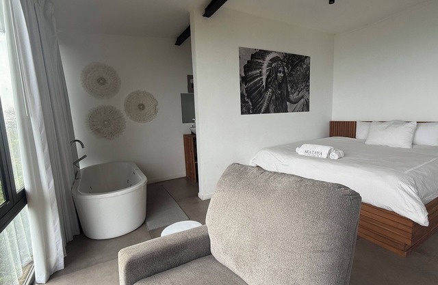 Seataya Honeymoon Suite