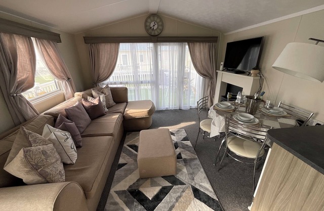 Seaview Caravan 2 Bedroom Sleeps 6 -WiFi -Smart Tv