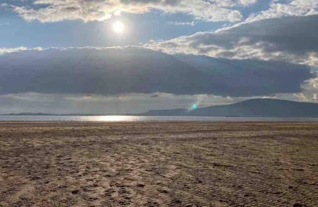 Seaview Cottage - with beach on the doorstep & gateway to the Lakes - Sleeps 3