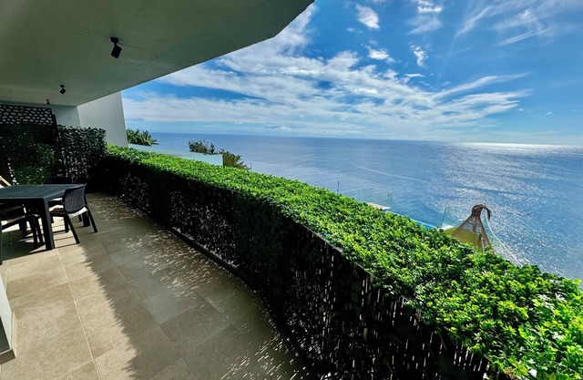 Seaview Escape with private Jacuzzi