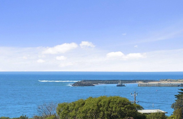 Seaview on Seaview - Exceptional & Spacious With Sensational Views