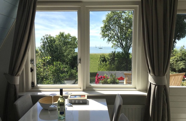 Seaview & Sunset with beautiful views over the IJsselmeer (104)