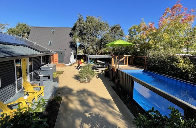 Secluded 2-house resort w/pool & bocce in Sonoma Valley