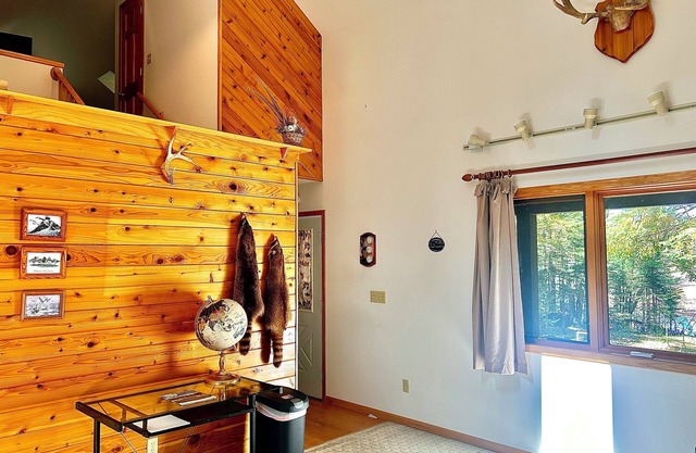 Secluded 5.4 Acres: Private Oasis with 100ft driveway/Self check- in