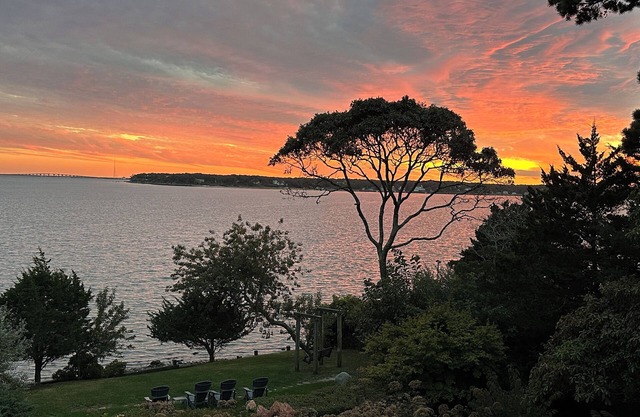 Secluded Bayfront Retreat — Cozy Southampton Escape