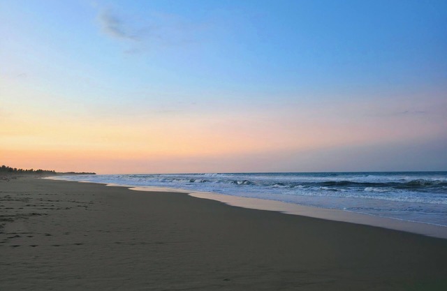 Secluded Beachfront Getaway 1-bedroom condo in La Boca with AC and private pool