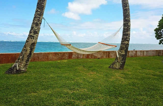 Secluded Beachfront Home w/ AC, hot tub, North Shore Oahu, Volley & Pickleball