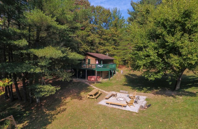 Secluded Cabin in Hocking Hills with Hot Tub overlooking Pond near ATV Trails