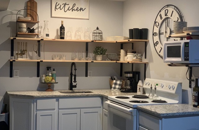 Secluded Cabin near Lake Hartwell, Great for Hunting & Fishing.