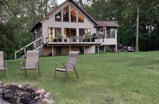 Secluded cabin on 20 acres of wooded paradise includes pontoon boat