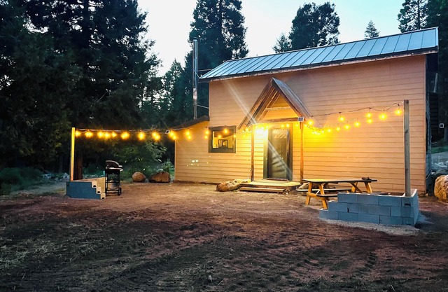 SECLUDED CABIN ON 6 ACRES mins. from skiing, lakes and fallsnATV trail access