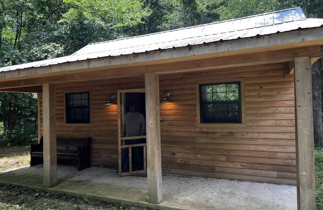 Secluded cabin with loft near a creek. Perfect get a way for relaxation.