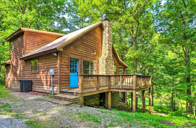 Secluded Creekside Cabin w/ Kayaks Provided