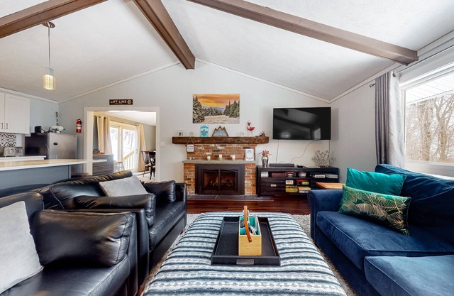 Secluded dog-friendly home with two living rooms, chef's kitchen, smart TVs, W/D